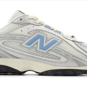 *NIB* New Balance 204L Silver Metallic Sky Blue, Size 6
